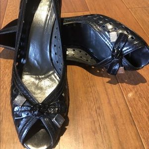stuart weitzman Women’s 6.5 heels black color Leather